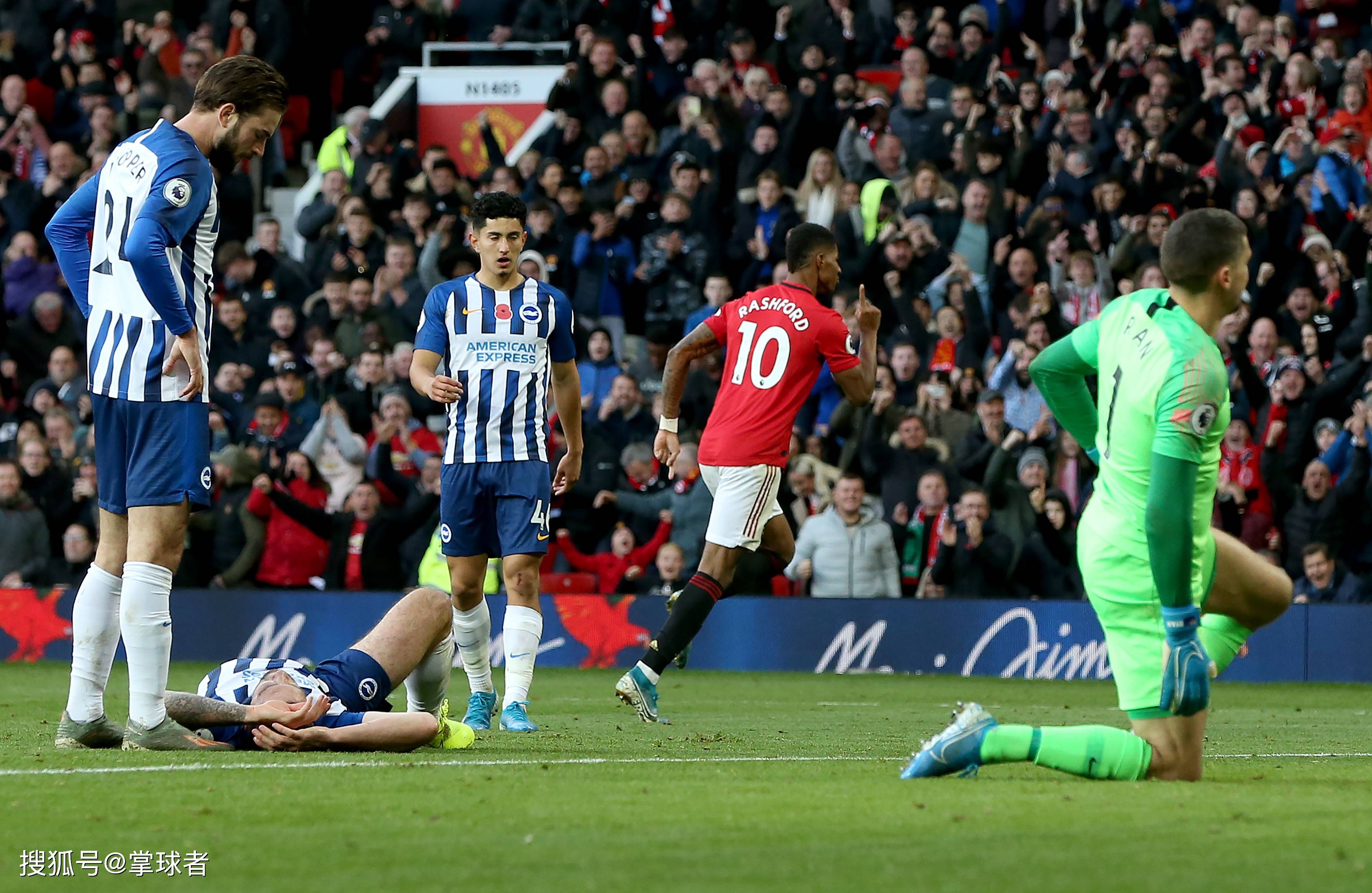 足球传递到 足球传递到