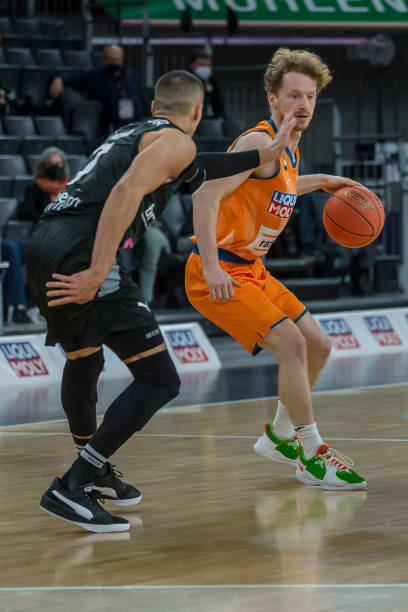 财政状况仍 财政状况仍